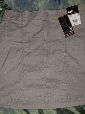 Lee Women’s Flat Front Skirt in Taupe